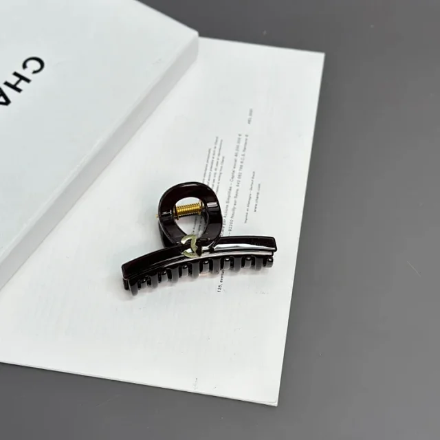 Prada Uncategorized Triangle Logo Claw Hair Clip product detail image 5