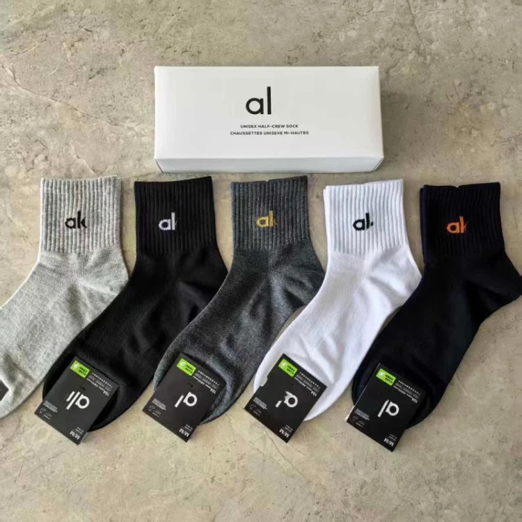 Alo Socks Unisex Half-Crew Ribbed Logo — SKU-31