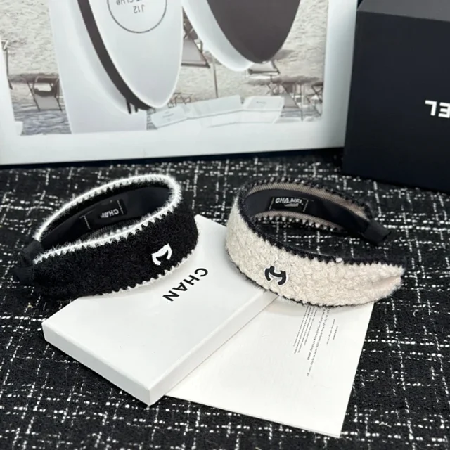 Chanel Bouclé CC Logo Headband product detail image 3