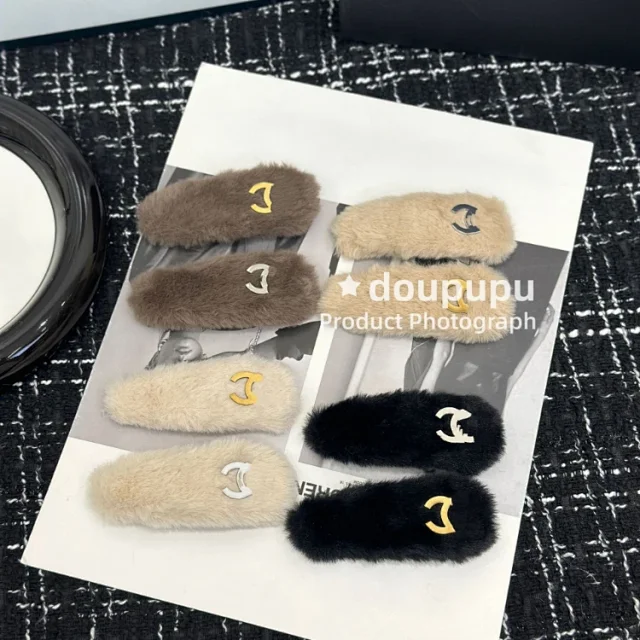 Chanel Uncategorized 6246 Faux-Fur Hair Clip Pair product detail image 1