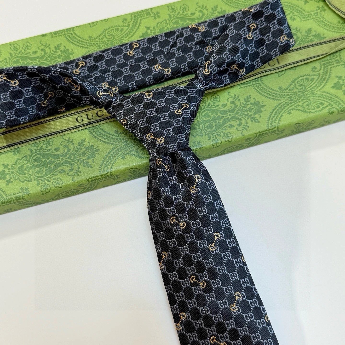 Gucci Ties GG monogram bee-pattern silk tie image 6