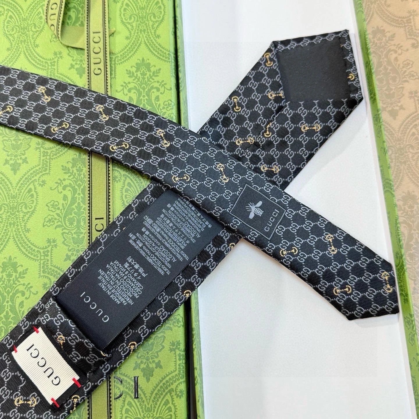 Gucci Ties GG monogram bee-pattern silk tie image 4