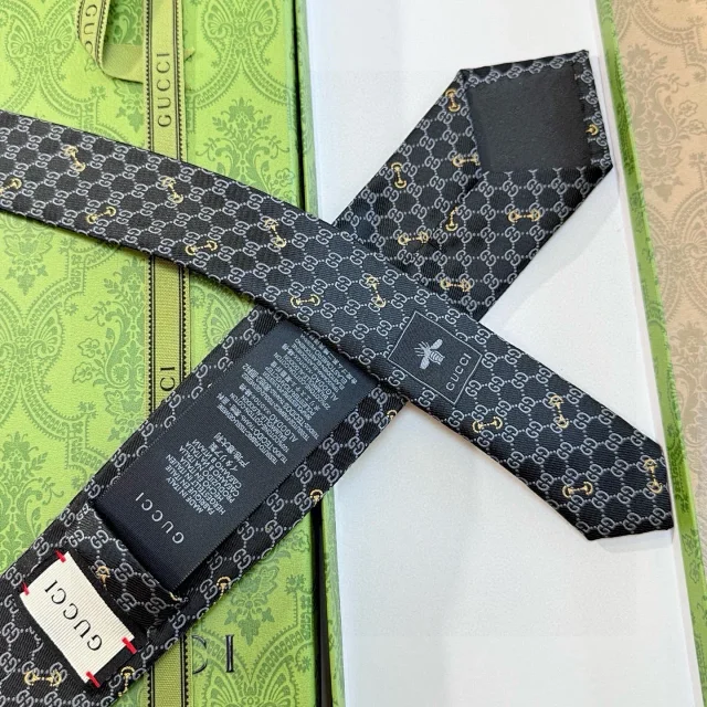 Gucci Ties GG monogram bee-pattern silk tie product detail image 4