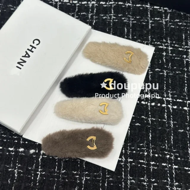 Chanel Uncategorized 6246 Faux-Fur Hair Clip Pair product detail image 4