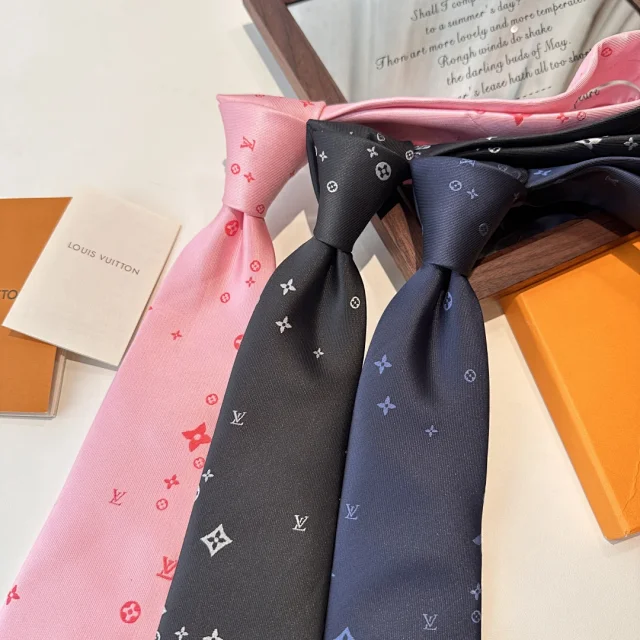 Louis Vuitton Ties Monogram Silk Tie product detail image 1
