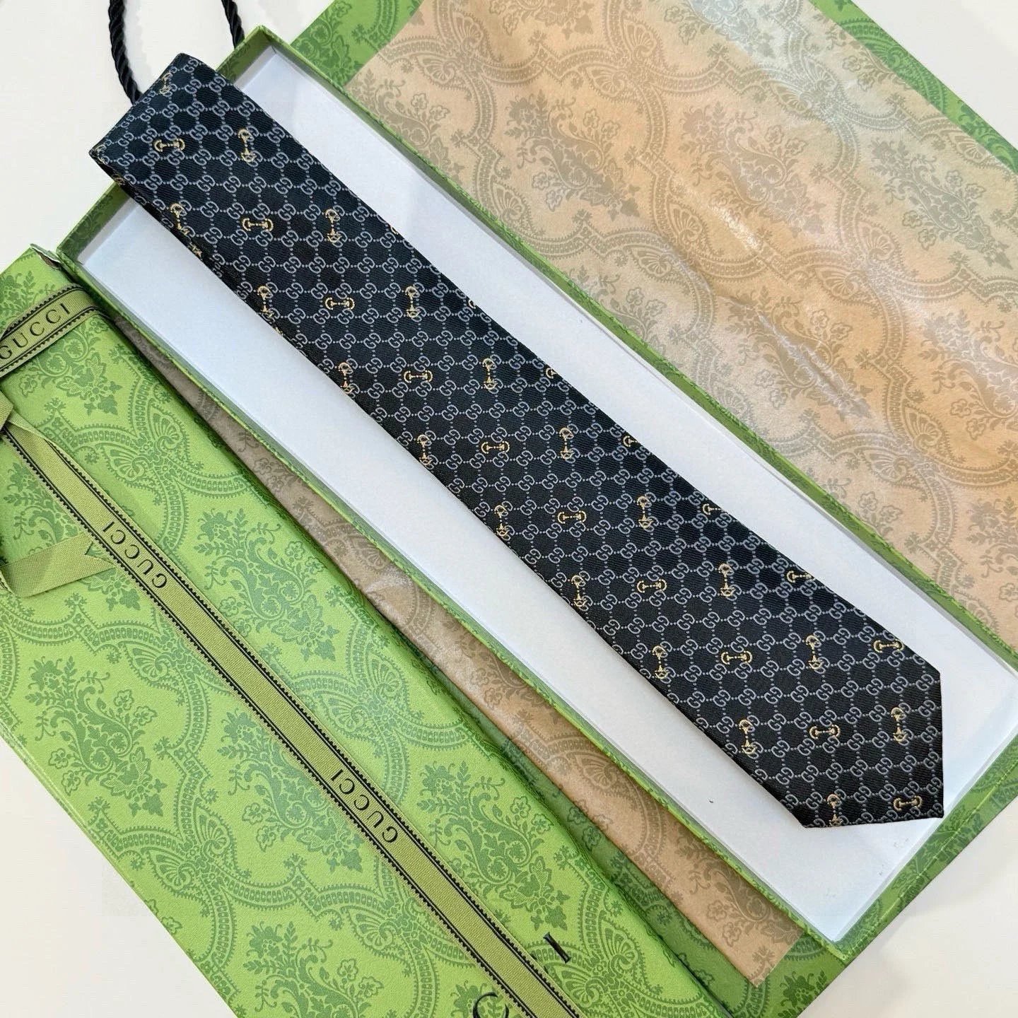 Gucci Ties GG monogram bee-pattern silk tie — 01