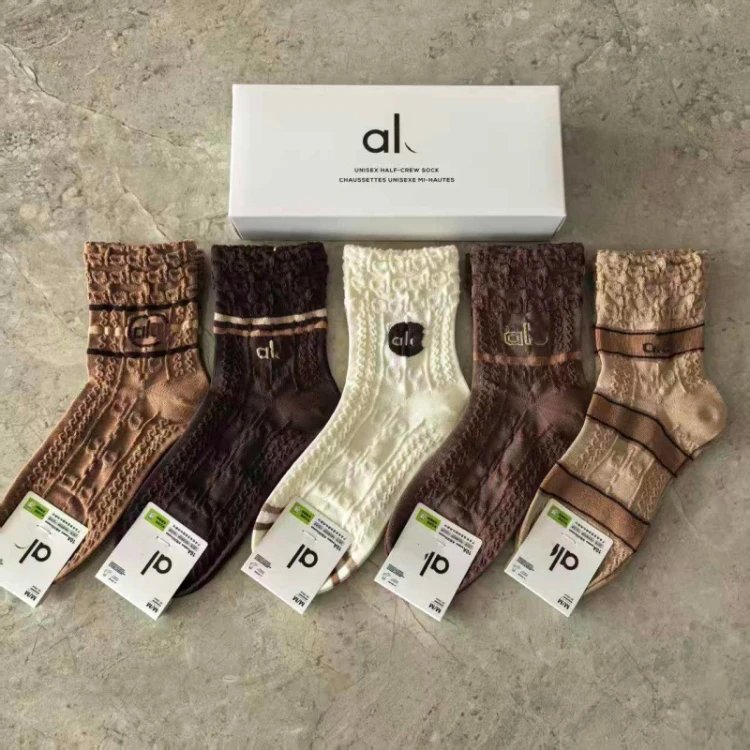 Alo Socks Unisex Half-Crew Ribbed Logo — SKU-11