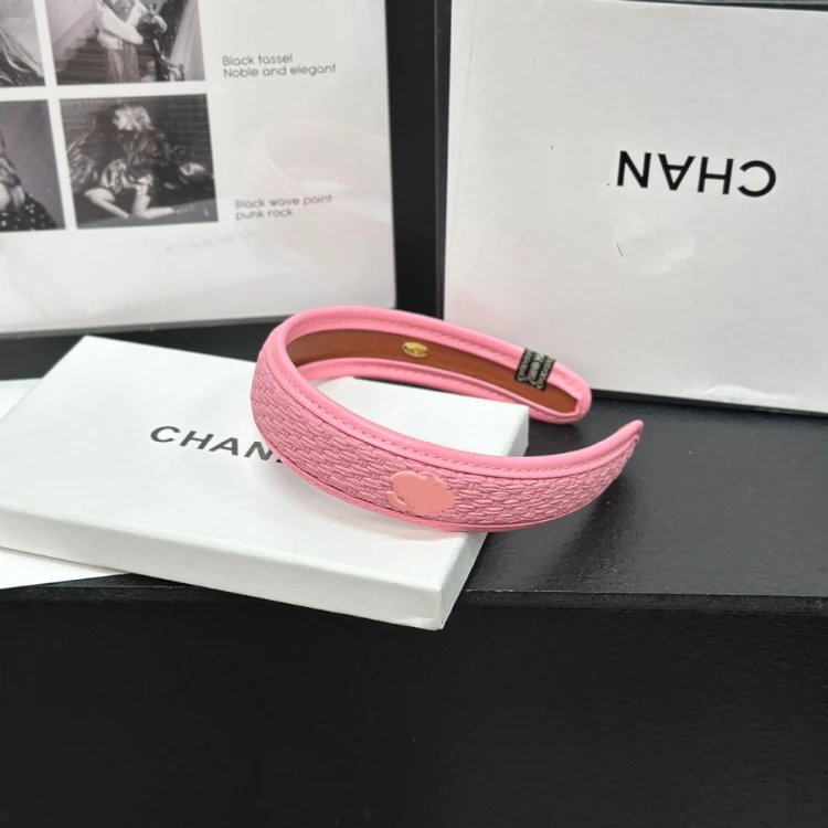 Unbranded Uncategorized Textured Wide Headband with Metal Charm — Pink