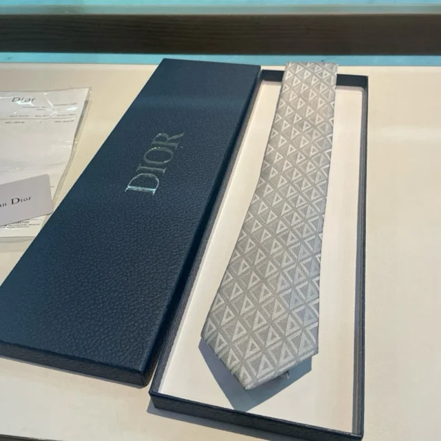 Dior Ties Geometric Jacquard Silk Tie product detail image 2
