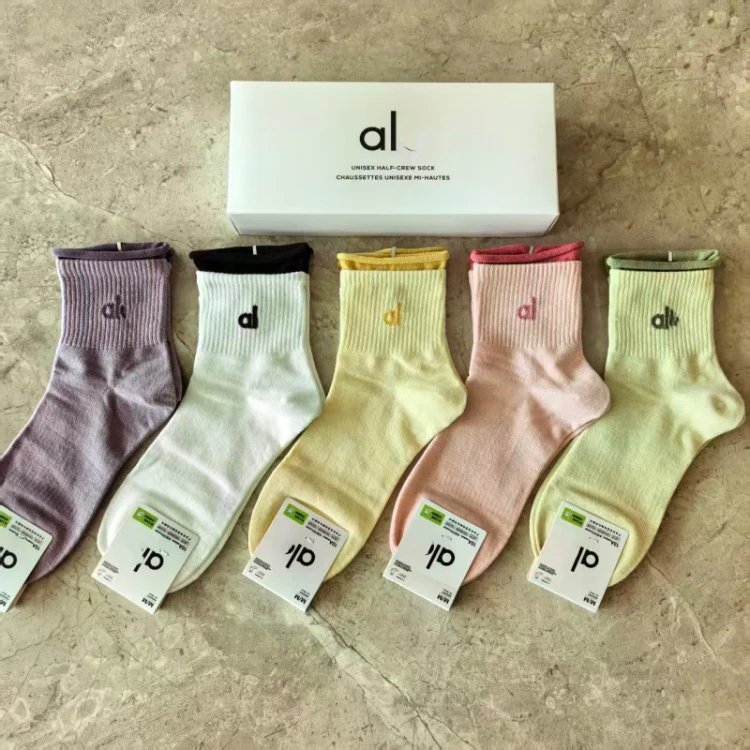 Alo Socks Unisex Half-Crew Ribbed Logo — SKU-22