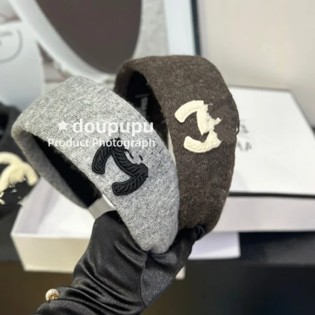 Chanel Uncategorized Padded wide headband with embroidered Double C logo product detail image 2