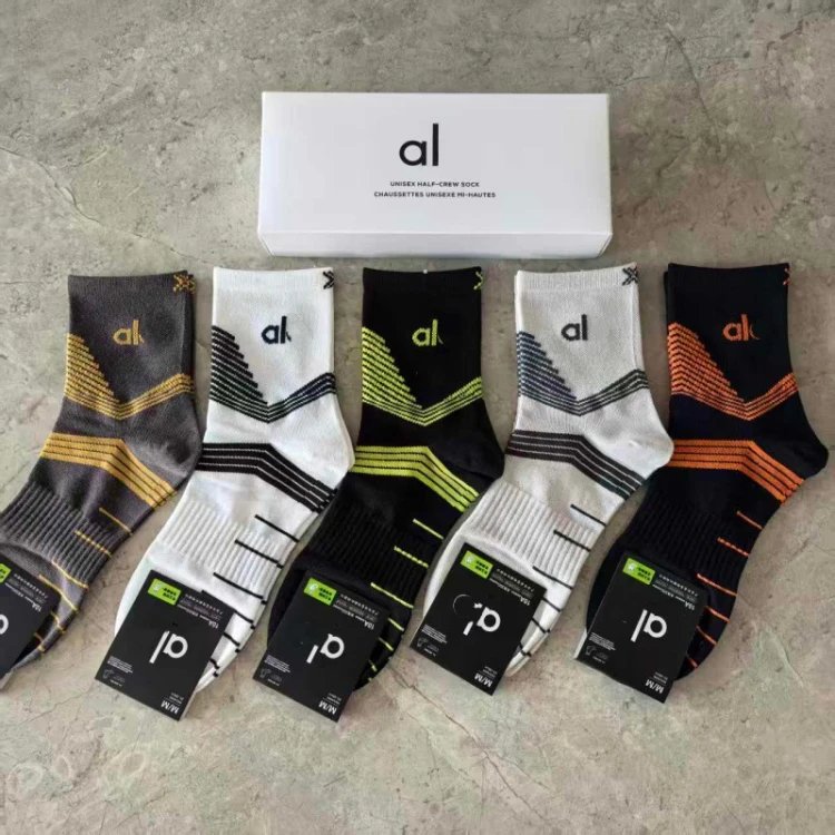 Alo Socks Unisex Half-Crew Ribbed Logo — SKU-35