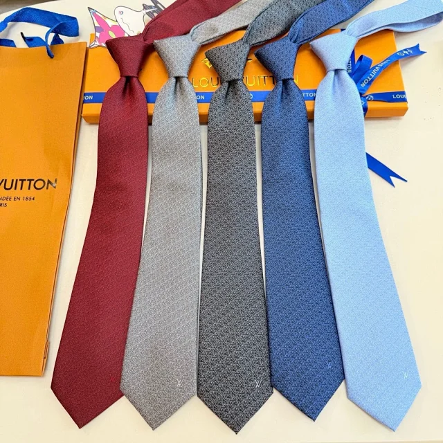 Louis Vuitton Ties Geometric Jacquard Tie product detail image 1