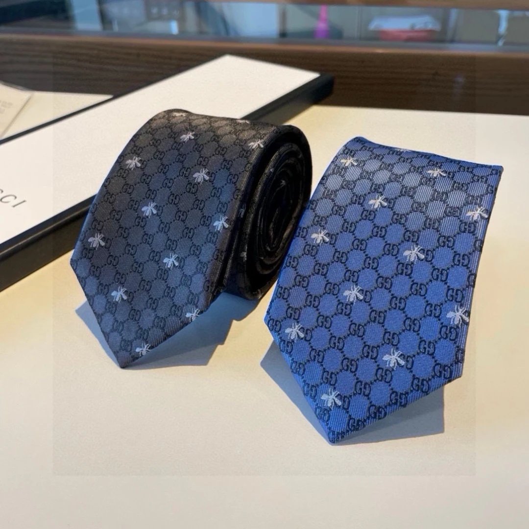 Gucci GG Supreme Bee Print Silk Tie [2 styles]