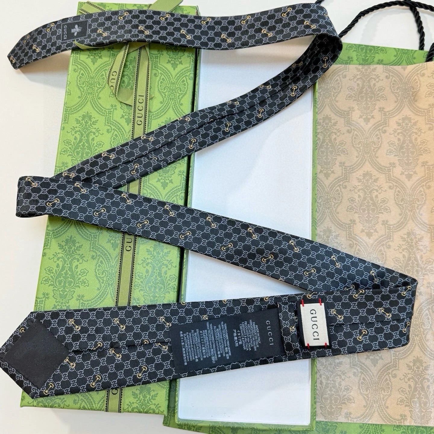 Gucci Ties GG monogram bee-pattern silk tie image 5