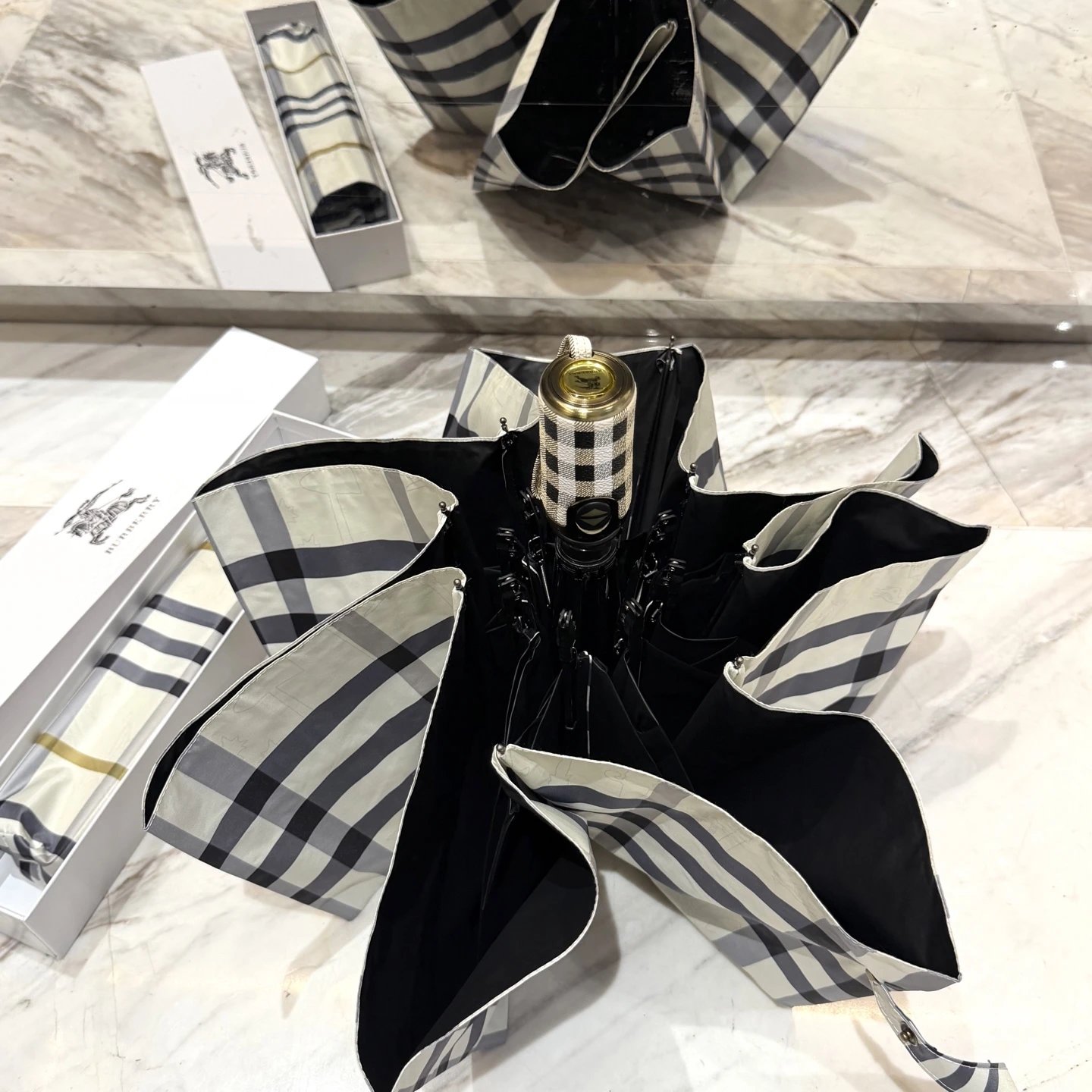 Burberry Plaid Folding Umbrella image 5