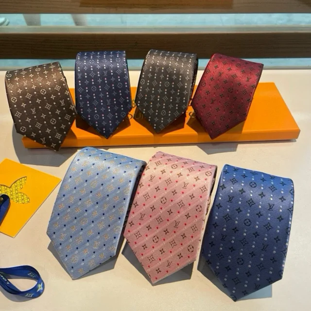 Louis Vuitton Ties Monogram and polka-dot silk necktie product detail image 1