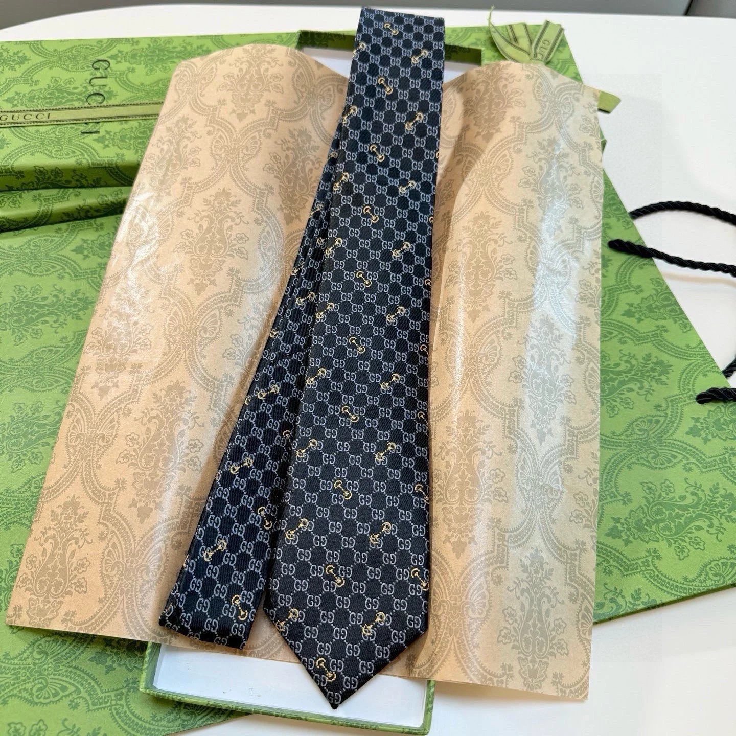 Gucci Ties GG monogram bee-pattern silk tie image 2