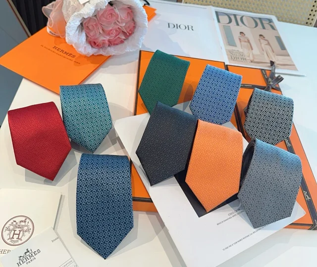 Hermès Ties Geometric Link Pattern product detail image 1