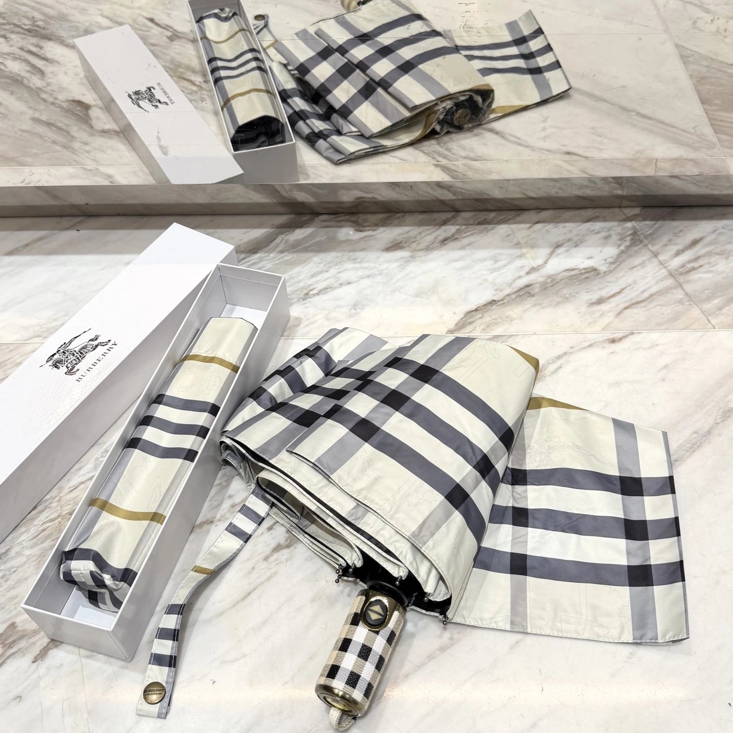 Burberry Plaid Folding Umbrella image 3