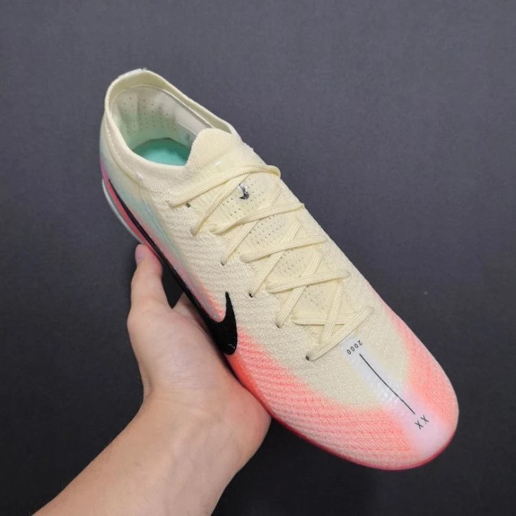Nike Mercurial football cleats image 2