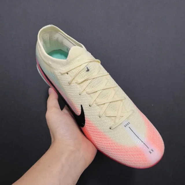 Nike Mercurial football cleats product detail image 2