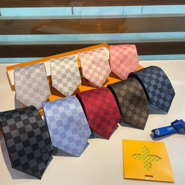 Louis Vuitton Ties Checkered Jacquard Tie product detail image 1