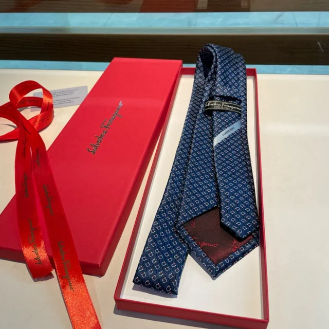 Salvatore Ferragamo Ties Horseshoe Motif Necktie product detail image 3