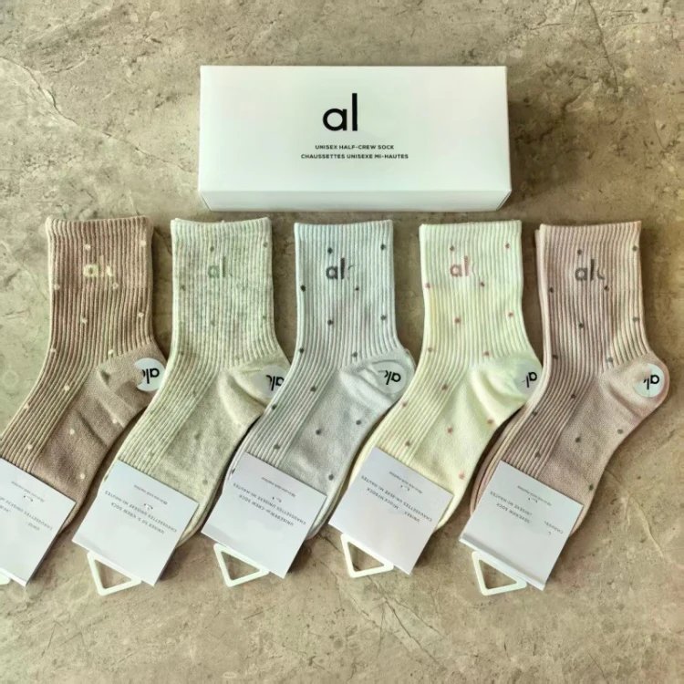Alo Socks Unisex Half-Crew Ribbed Logo — SKU-16