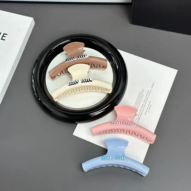 Miu Uncategorized Logo Hair Clips and Claw product detail image 3