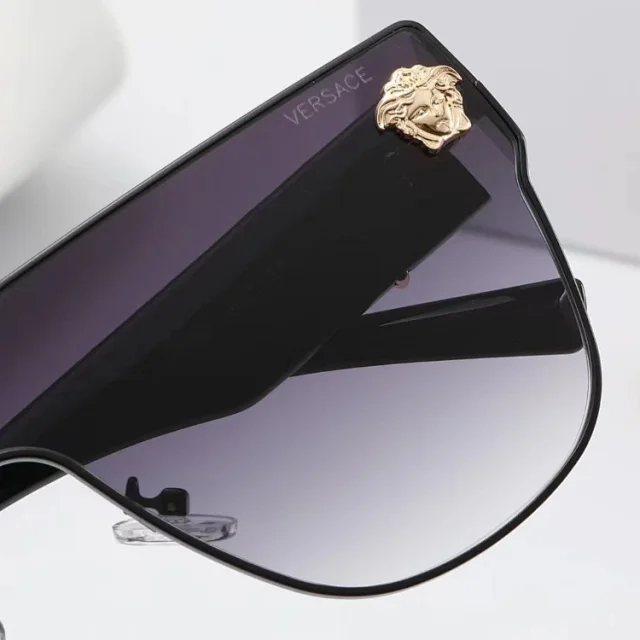 Versace Oversized shield sunglasses with Medusa head accents product detail image 4