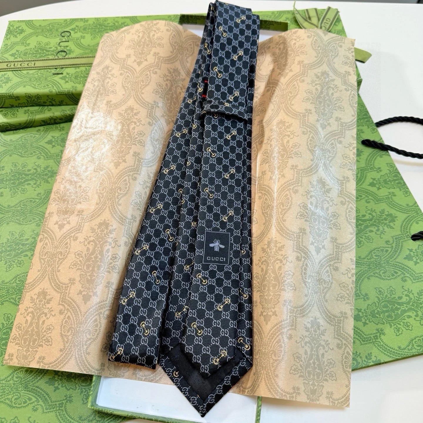 Gucci Ties GG monogram bee-pattern silk tie image 3