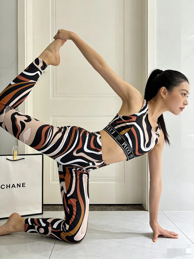 Emilio Pucci Matching Sets Abstract Print Crop Top and Leggings Set product detail image 2