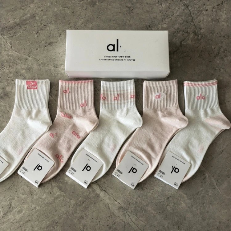Alo Socks Unisex Half-Crew Ribbed Logo — SKU-39
