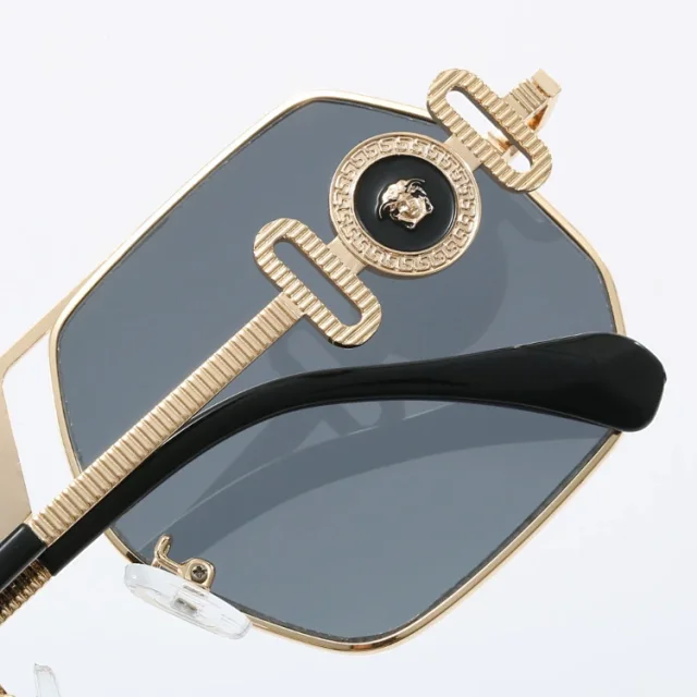 Versace Eyewear Oversized geometric-frame sunglasses with Medusa emblem product detail image 3