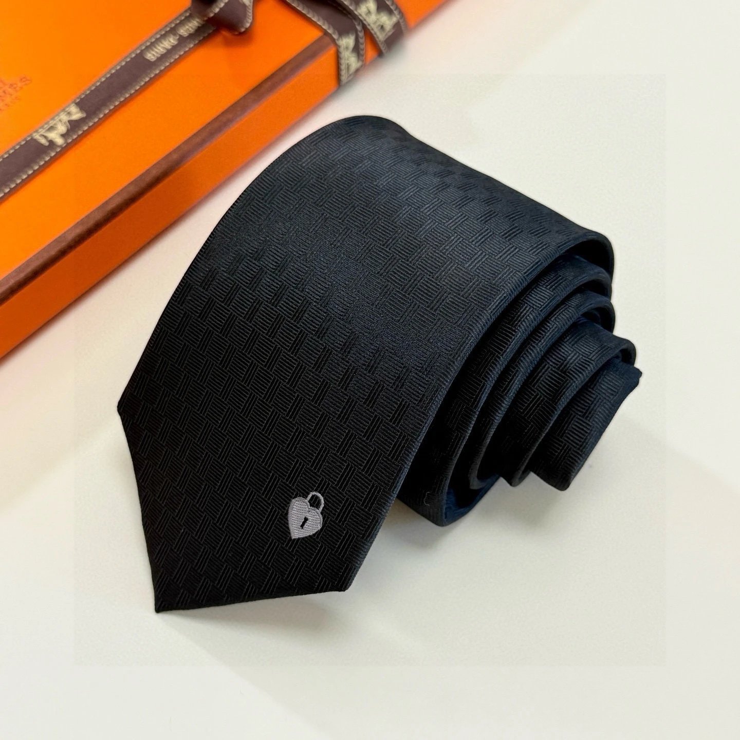 Hermès Ties Jacquard-Woven Padlock Motif Tie — 01