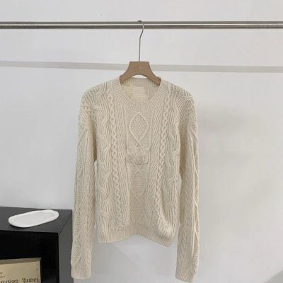 Cable Knit Crewneck Sweater [1 style]