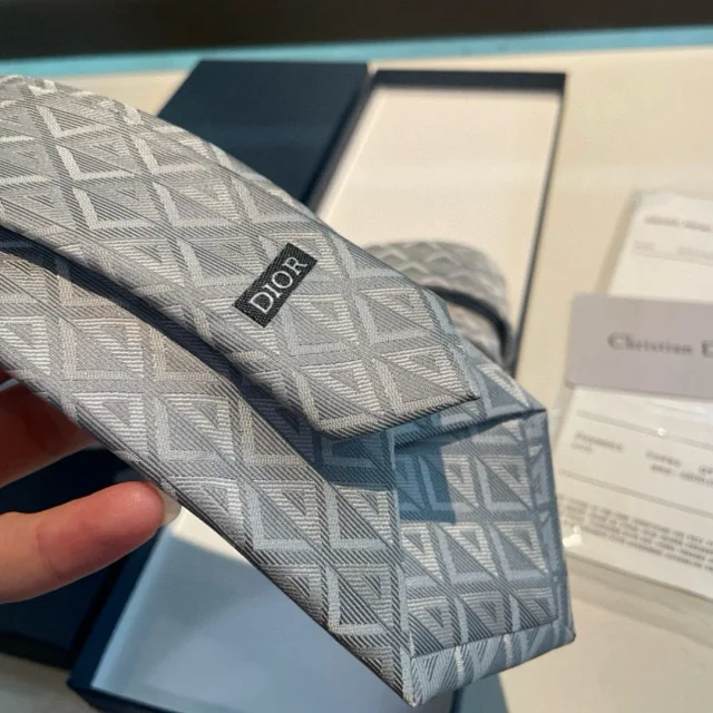 Dior Ties Geometric Jacquard Silk Tie product detail image 4
