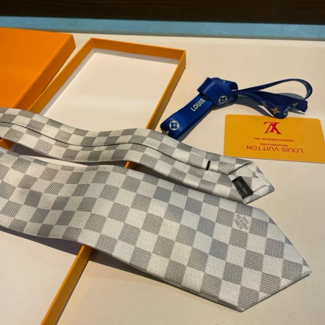 Louis Vuitton Ties Checkered Jacquard Tie product detail image 5