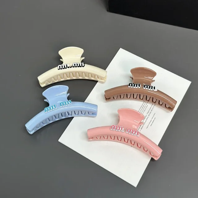 Miu Uncategorized Logo Hair Clips and Claw product detail image 4