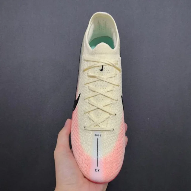 Nike Mercurial football cleats product detail image 6