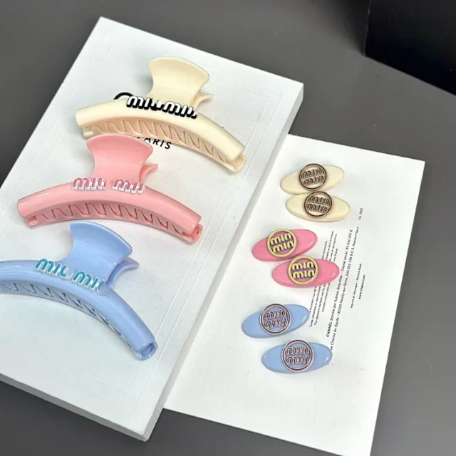 Miu Uncategorized Logo Hair Clips and Claw product detail image 1