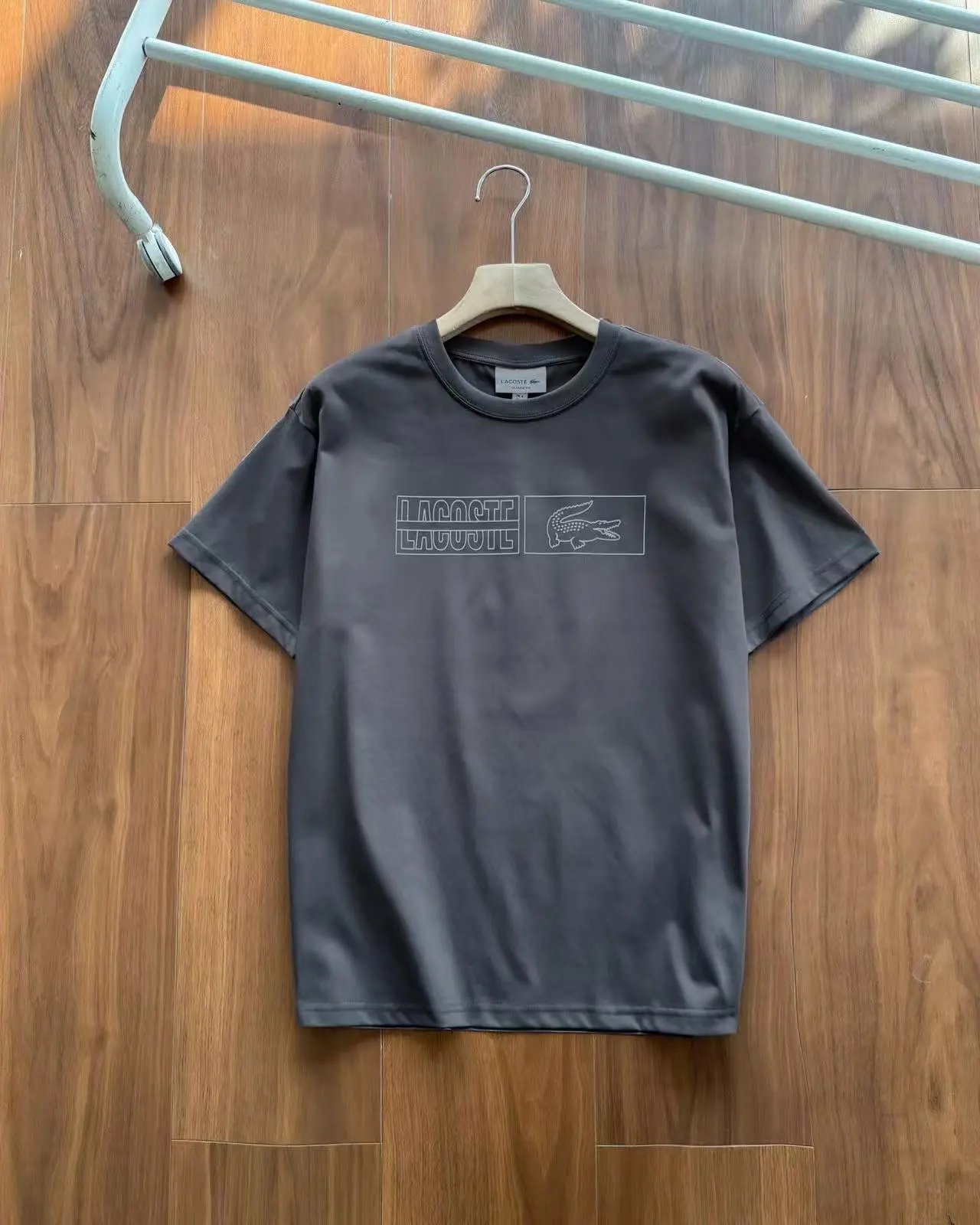 Lacoste T-Shirts Crew-Neck Crocodile Logo Graphic — Dark gray