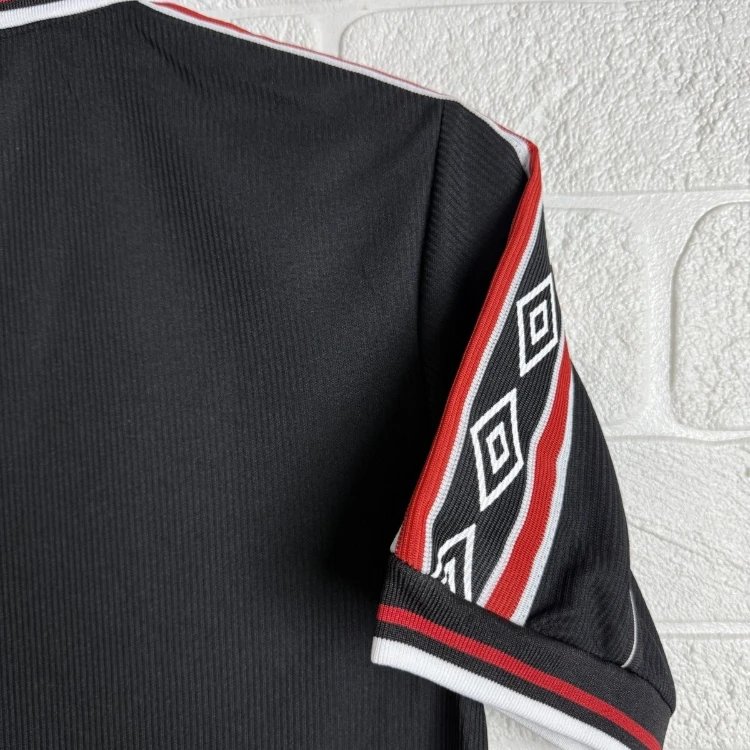 Umbro Football Jerseys Manchester United Retro Jersey image 2