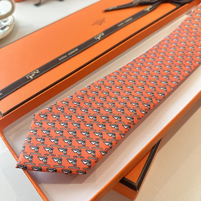Hermès Ties Horse-head motif silk tie product detail image 5