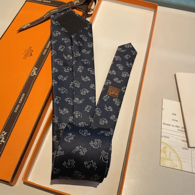 Hermès Ties 6576 Rabbit Motif Jacquard Silk Tie product detail image 4