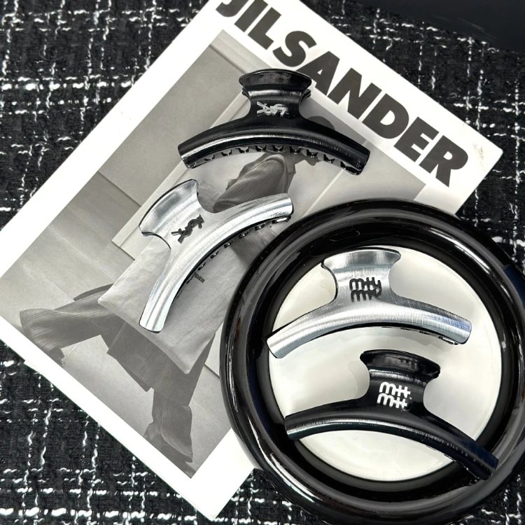 Saint Laurent Uncategorized Metal claw hair clip with YSL monogram image 3