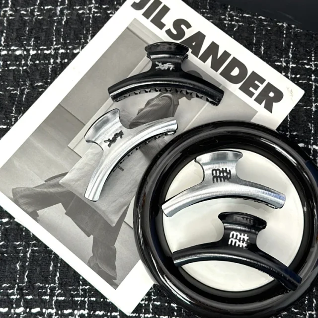 Saint Laurent Uncategorized Metal claw hair clip with YSL monogram product detail image 3