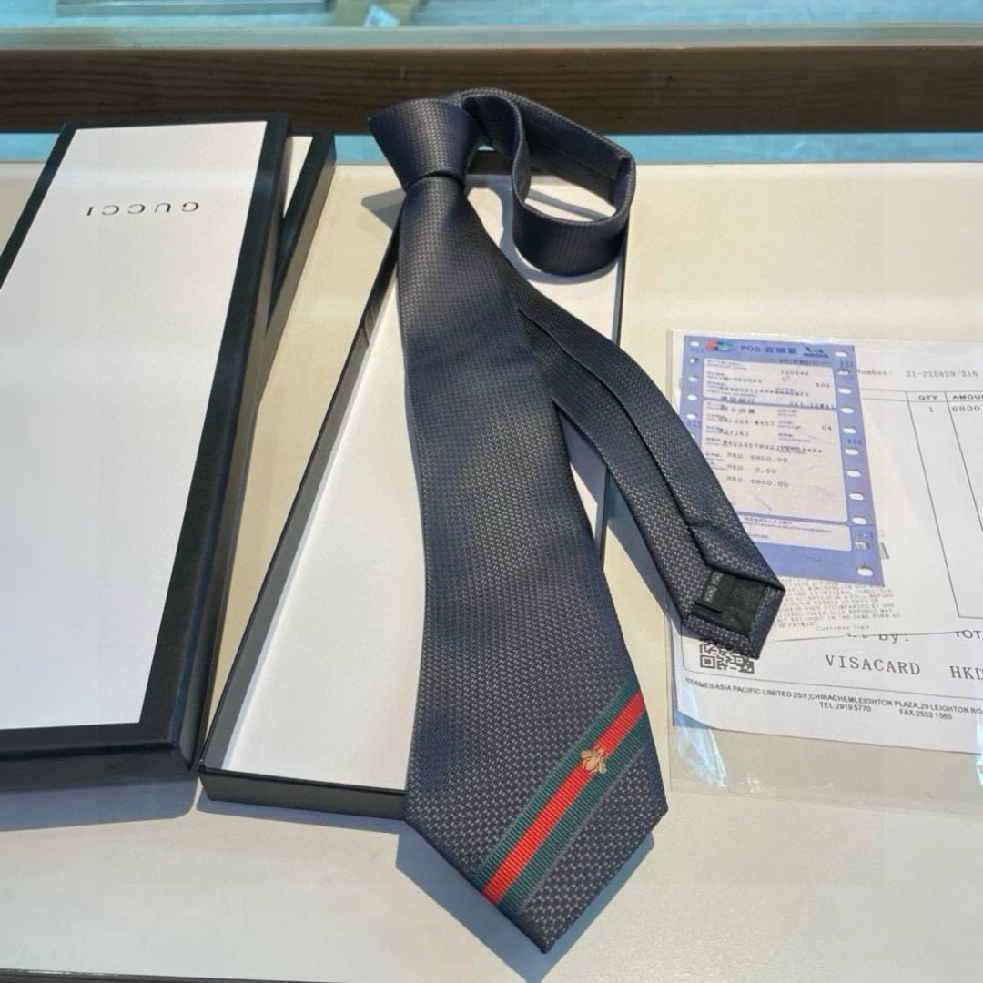 Gucci Ties Jacquard-woven tie with green-red web stripe and bee motif — gray