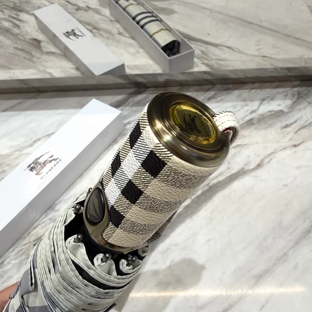 Burberry Plaid Folding Umbrella product detail image 2
